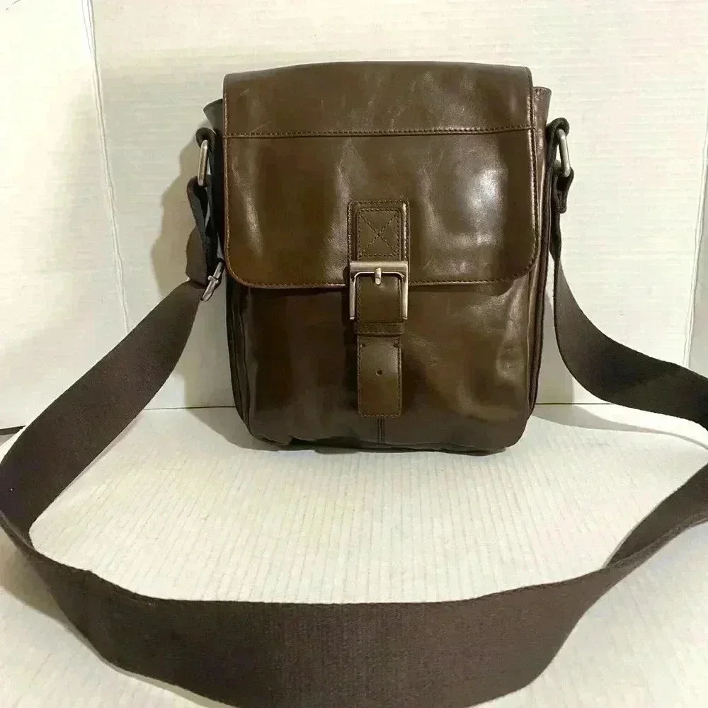 Fossil brown leather unisex messenger bag
